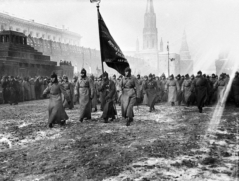 Парад на Красной площади во время празднования десятой годовщины Октябрьской революции, 7 ноября 1927