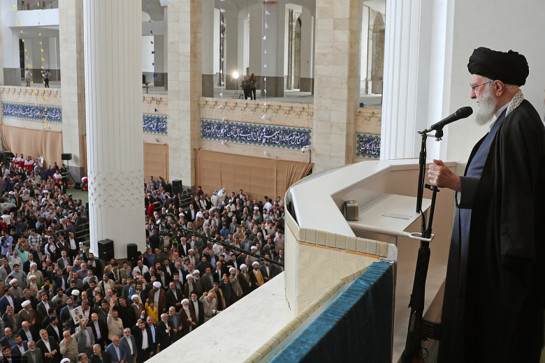 Тегеран, 10 апреля 2024 года. Высший руководитель Ирана аятолла Али Хаменеи произносит проповедь о том, что Израиль "должен быть наказан и будет наказан" за авиаудары по иранскому посольству в Сирии