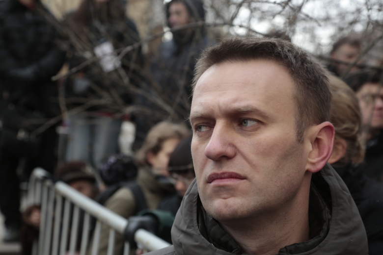 Алексей Навальный занялся вандализмом вместо бойкота