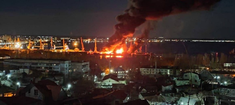 Порт Феодосии, где был поврежден десантный корабль «Новочеркасск»