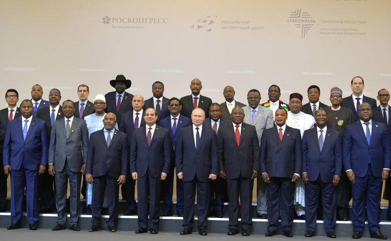 Церемония фотографирования глав делегаций государств – участников саммита Россия–Африка, Сочи, 24 октября 2019 года. Фото: Kremlin.ru