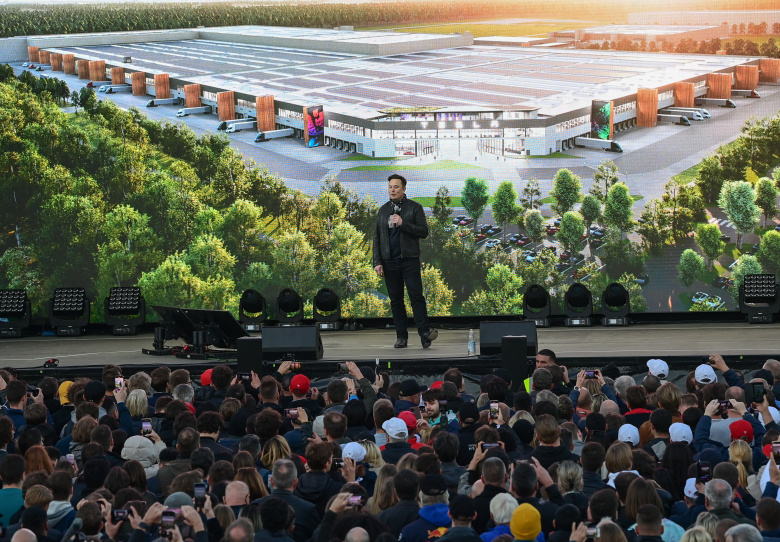 Илон Маск на открытии завода Tesla в Бранденбурге. Фото: Patrick Pleul/ dpa/ Global Look Press