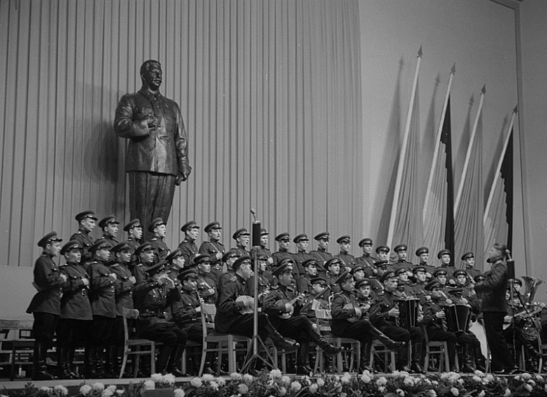 Хор ансамбля песни и пляски Советской Армии им. Александрова в 1952 г.