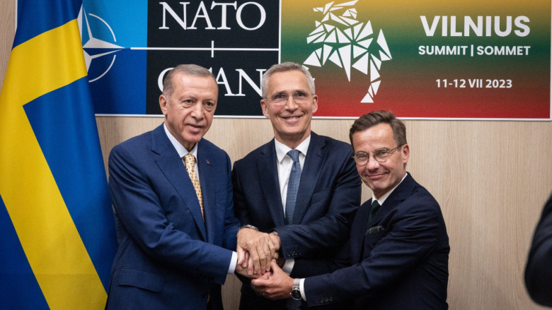 Лидеры Турции и Швеции с генсеком НАТО на саммите в Вильнюсе