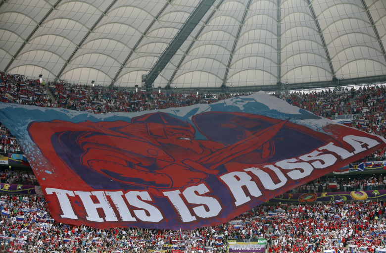Российские фанаты во время Чемпионата Европы по футболу 2012. Фото: Pascal Lauener / Reuters