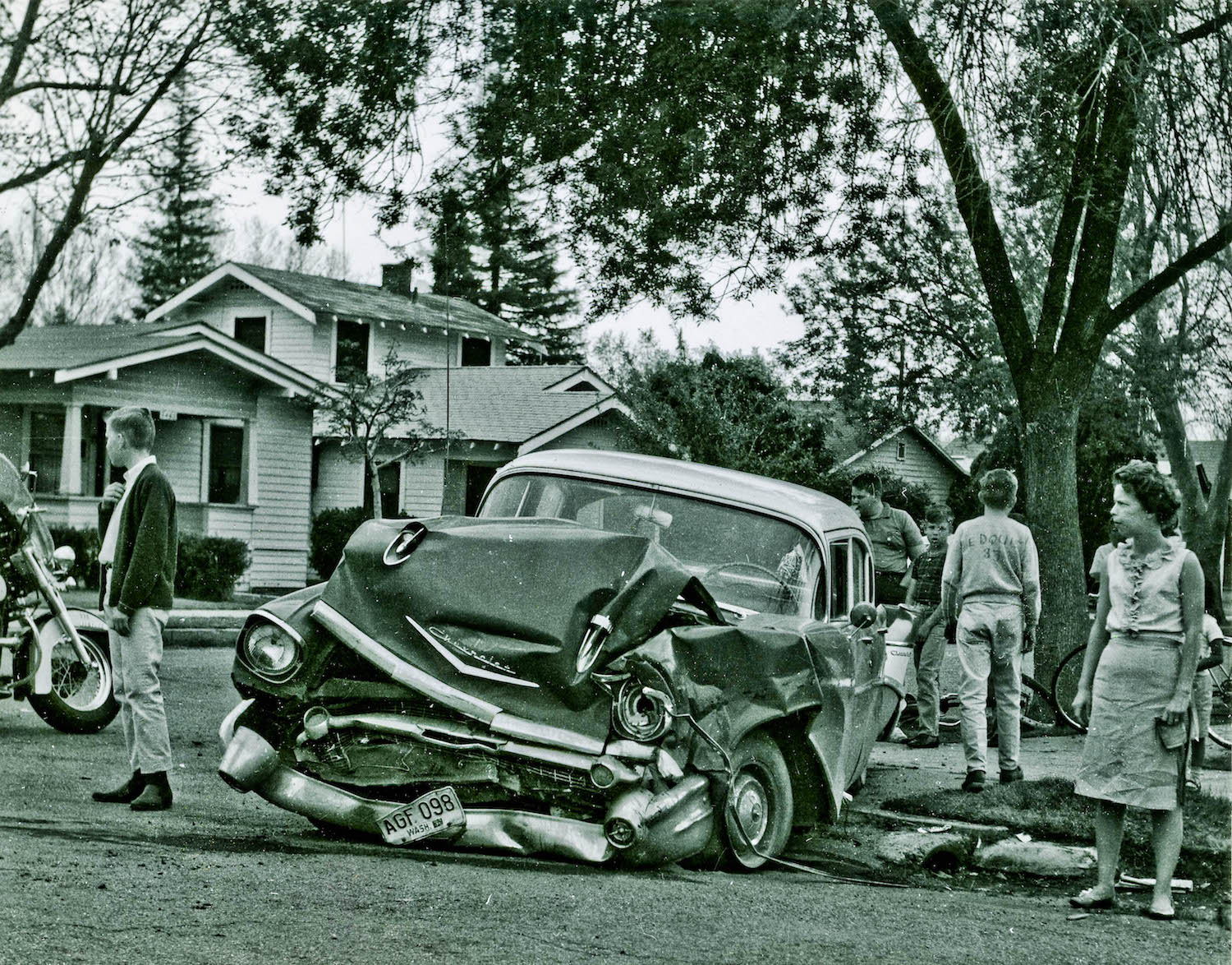 Forum old. Авария ретро автомобиля. Автомобильные аварии в 1960 году. Заброшенные мотоциклы.