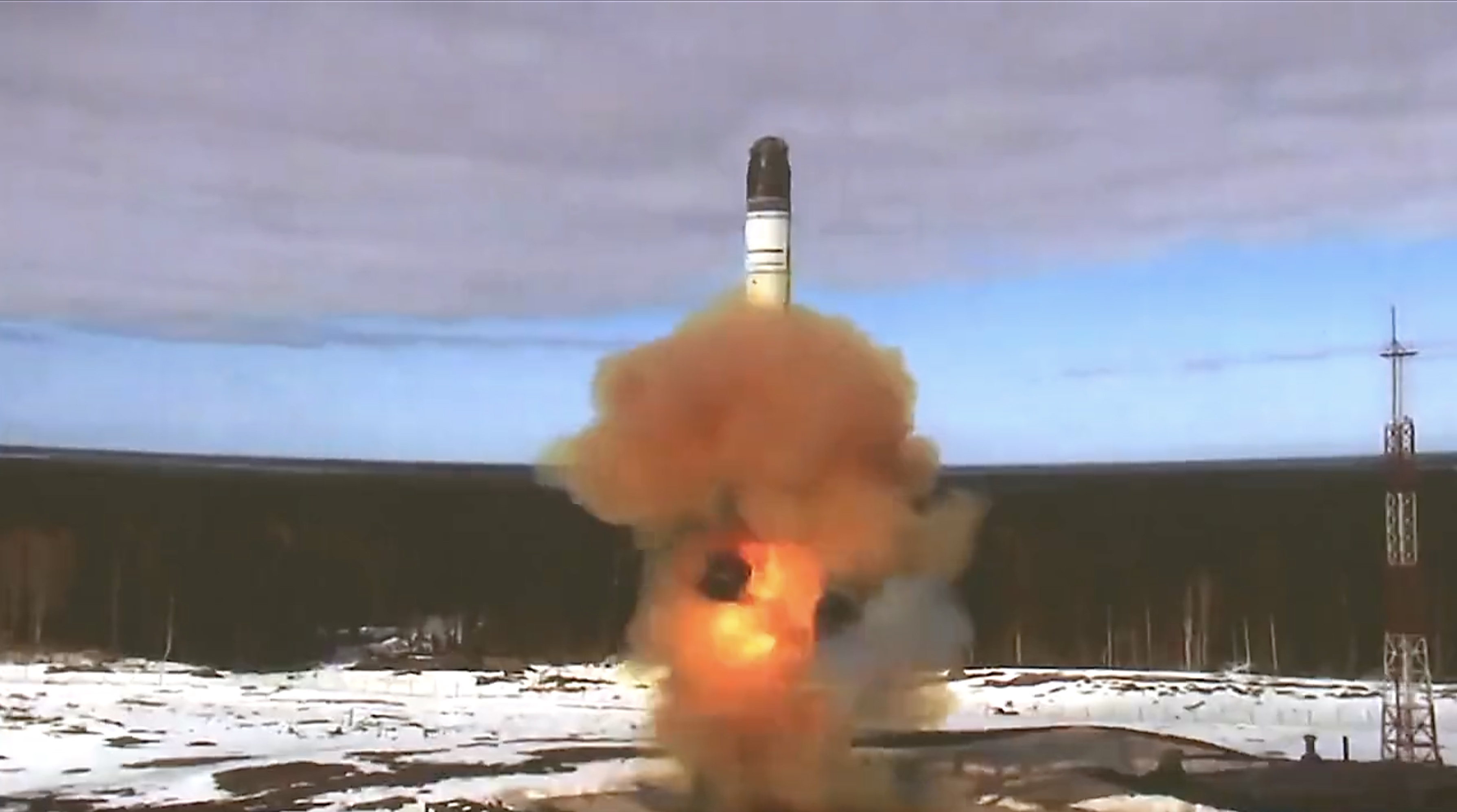 Россия испытала новое. МБР «Сармат» РС-28. Сармат пуск 2022. Ракета РС 28 Сармат. Гиперзвуковая ракета Сармат.