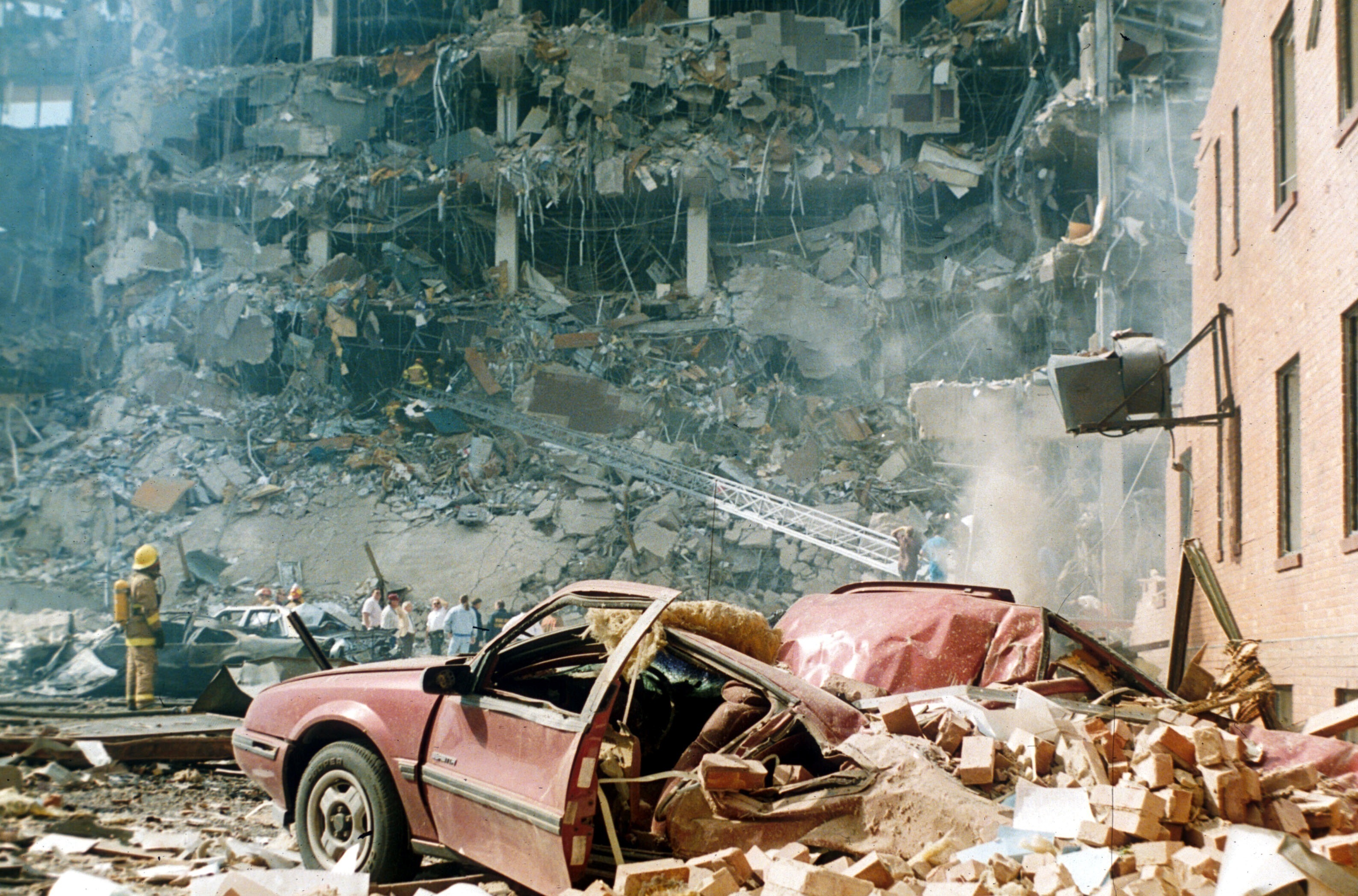 Терроризм в сити. Теракт в Оклахома-Сити 1995. Оклахома-Сити 19 апреля 1995. Взрыв в Оклахома Сити 1995. Теракт в США 1995 Оклахома.