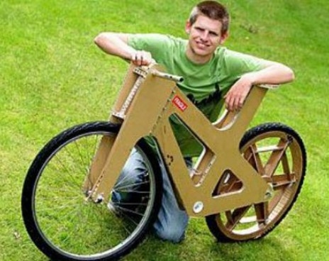 Британец изобрел велосипед из картона: он намного дешевле, не промокает и едет