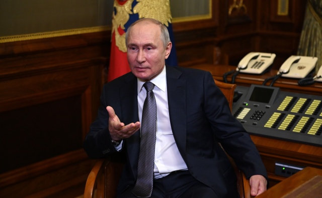 Владимир Путин в специальном интервью разъясняет свою статью про историю Украины. Фото: kremlin.ru