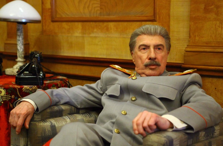 Сергей Юрский в роли Иосифа Сталина в сериале 