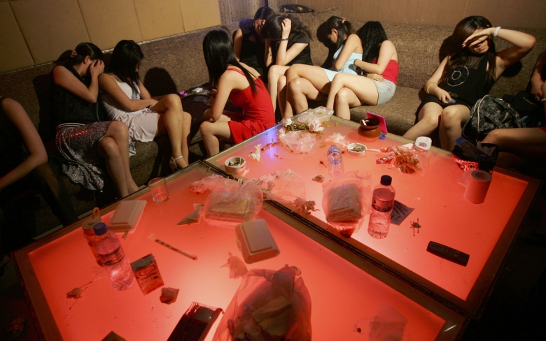 В Китае студентка путешествует по стране секс-автостопом