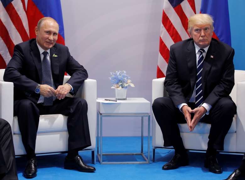 Владимир Путин и Дональд Трамп на cаммите G-20 в Гамбурге. Фото: Carlos Barria / Reuters