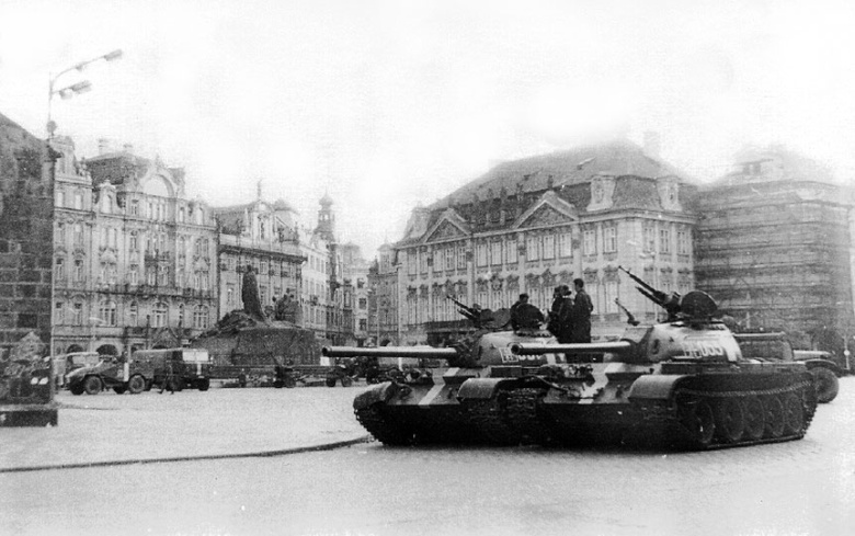 Советские танки в Праге, август 1968
