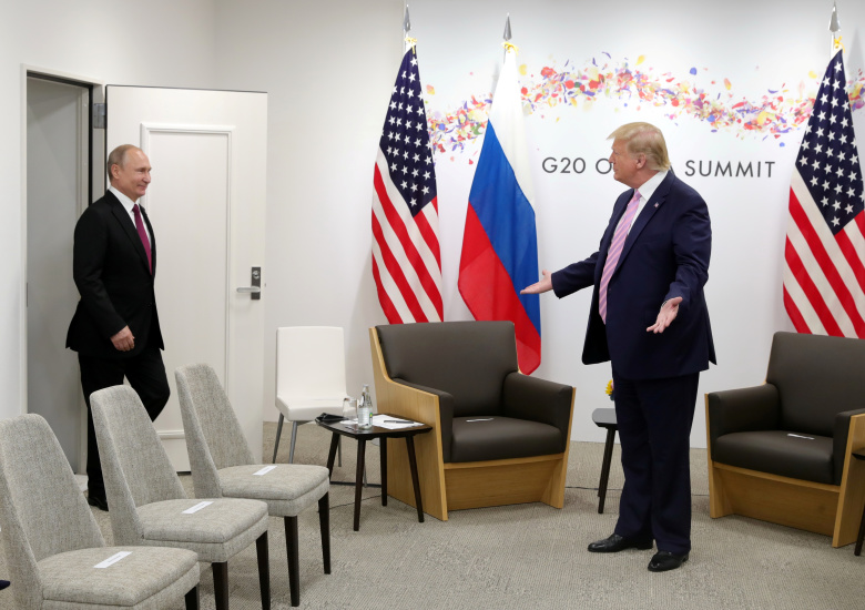 Начало встречи Владимира Путина и Дональда Трампа на саммите G20 в Осаке, 28 июня 2019 года. Фото: Mikhail Klimentyev / Kremlin / Sputnik / Reuters