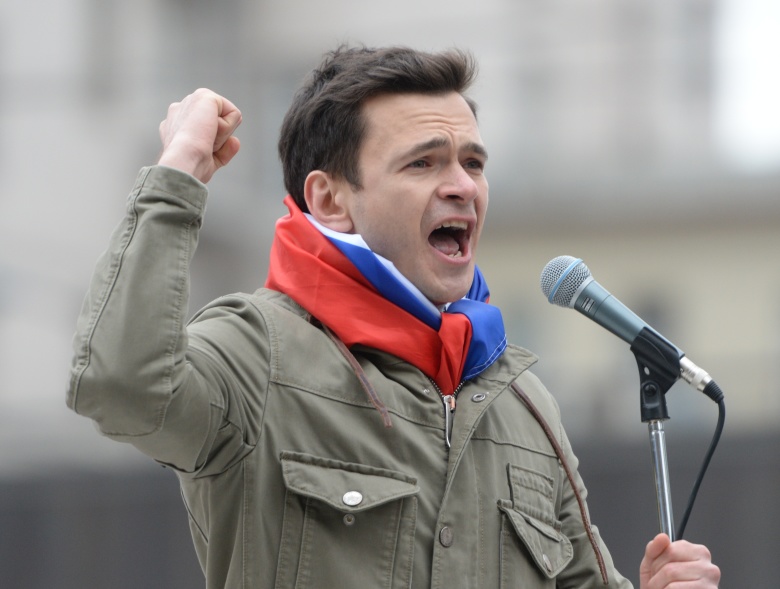 Илья Яшин во время митинга в Москве. Фото: Сергей Кузнецов / РИА Новости