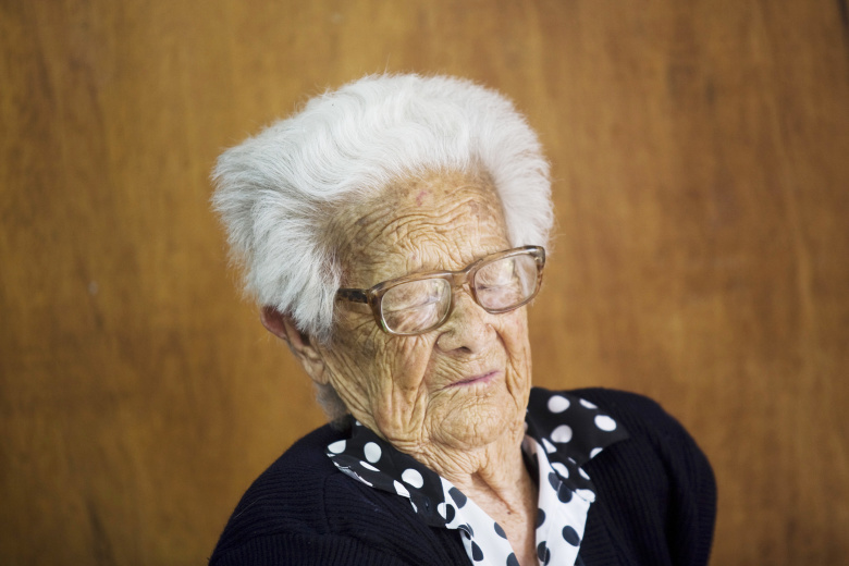 Пациентка дома престарелых для людей с деменцией в Лиме. Фото: Enrique Castro-Mendivil / Reuters