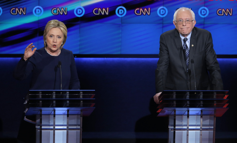 Дебаты между Хиллари Клинтон и Берни Сандерсом в городе Флинт, Мичиган.