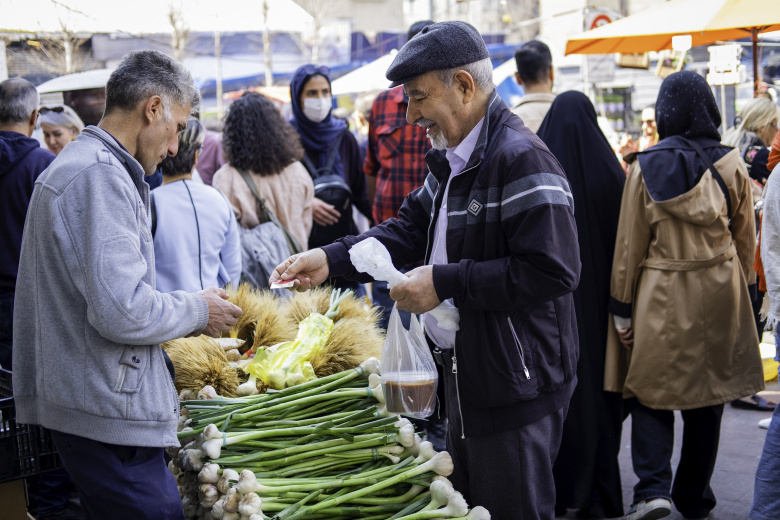 Уличная торговля в Тегеране, 19 марта 2025 года