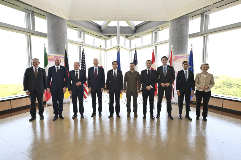 Лидеры стран G7 с президентом Украины Владимиром Зеленским на саммите G7 в Хиросиме, 21 мая 2023 года