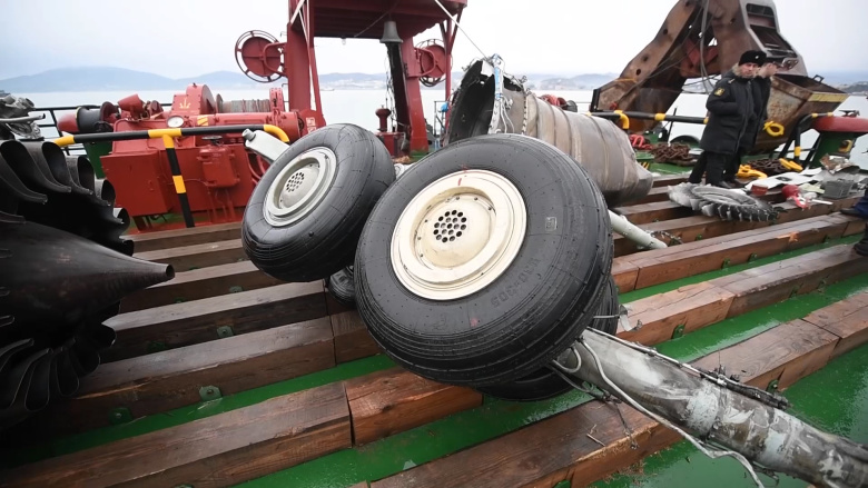 Найденные фрагменты самолета Ту-154, потерпевшего крушение над Черным морем у берегов Сочи. Фото: РИА Новости