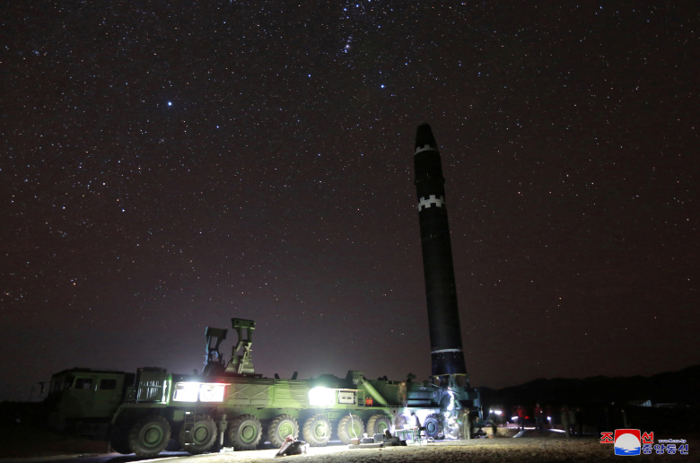 Пуск баллистической ракеты Hwasong-15. Фото: KCNA / Reuters