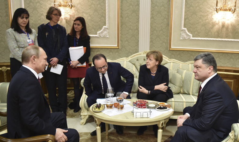 Итоги 16-часовых переговоров в феврале 2015-го сегодня не устраивают никого. Фото: Mykola Lazarenko /  Reuters
