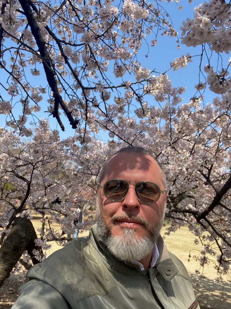 Бледно-розовые цветы сакуры на голых ветках – идеал красоты не только в японском понимании. Фото из личного архива Юрия Грымова