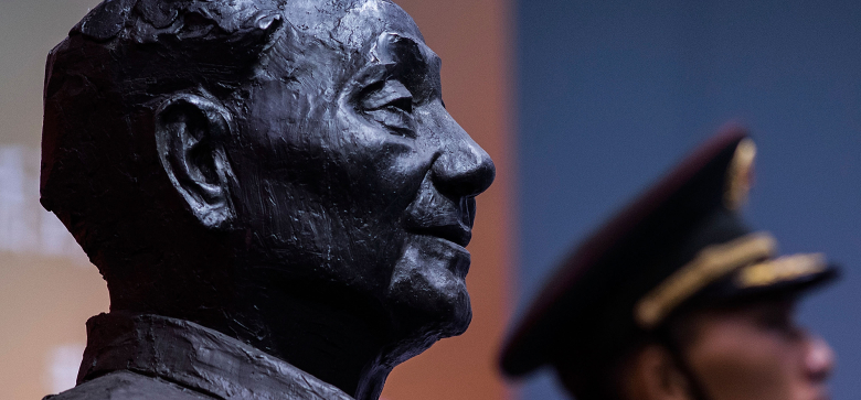 Cкульптура бывшего китайского лидера Дэн Сяопина.