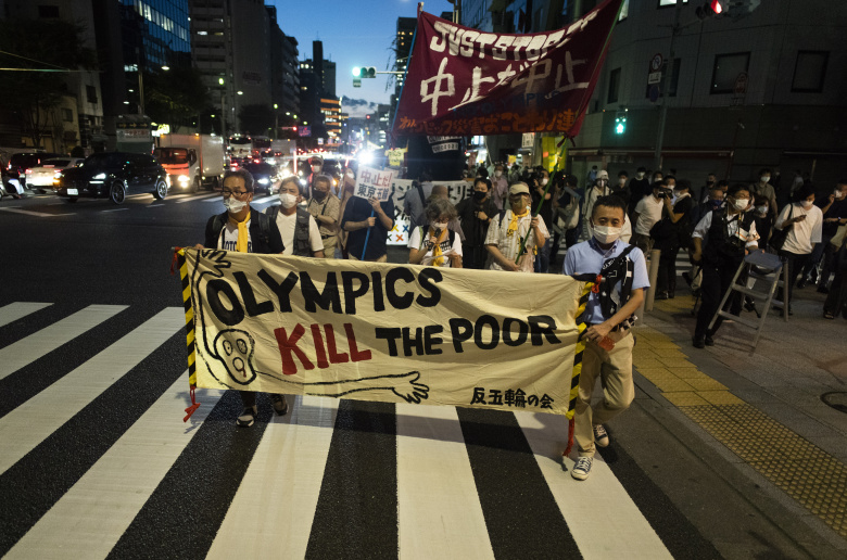 Протест против проведения Олимпийских игр. Фото: Hiro Komae / AP / TASS