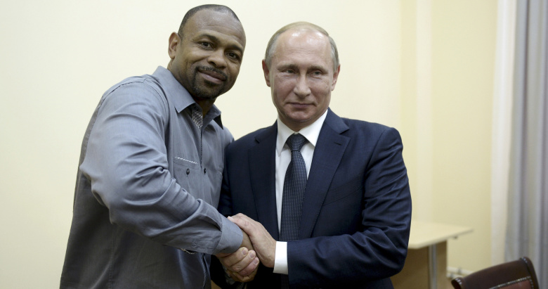 Президент РФ Владимир Путин и боксер Рой Джонс в Севастополе.