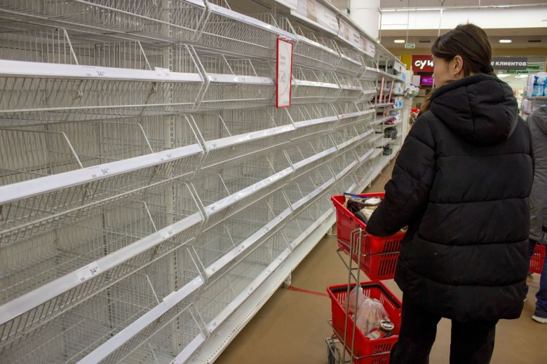Пустые полки в одном из супермаркетов Москвы в конце марта. Фото: Vlad Karkov/Global Look Press