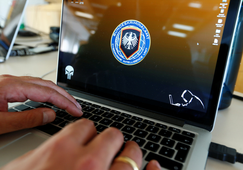 Следователь разведывательного отдела по борьбе с киберпреступлениями, Висбаден, Германия. Фото: Ralph Orlowski / Reuters
