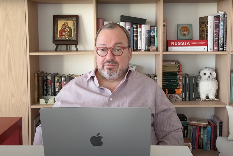 Станислав Белковский