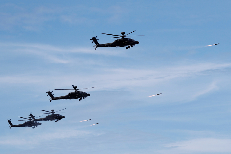 Вертолеты AH-1W Корпуса морской пехоты США - на учениях "Ханьгуан", Тайвань. Фото: Tyrone Siu / Reuters