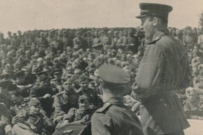 Ансамбль песни и пляски Красной армии под управлением А. В. Александрова выступает на фронте, 1943