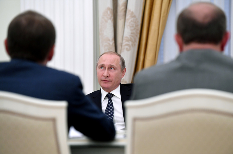 Владимир Путин во время совещания