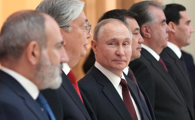 Владимир Путин с участниками неформального саммита стран СНГ