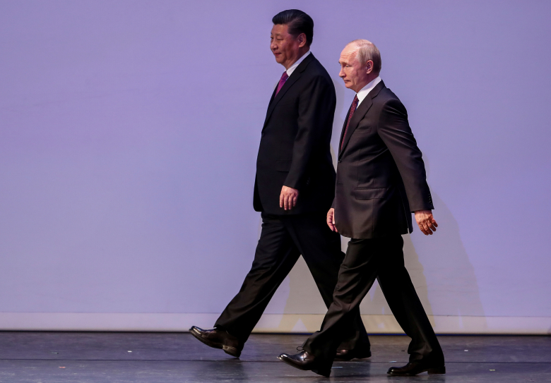 Си Цзиньпин и Владимир Путин на церемонии, посвященной 70-летию установления дипломатических отношений между Россией и Китаем, в Большом театре. Москва, 5 июня 2019 года