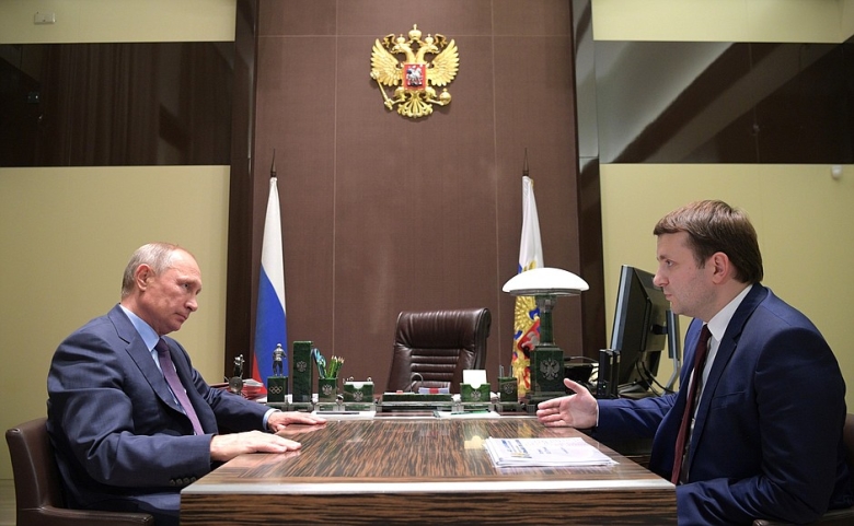 Владимир Путин с министром экономического развития Максимом Орешкиным. Фото: kremlin.ru