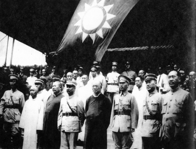 Генералы НРА Китая после Северного похода. Третий справа - Чан Кайши