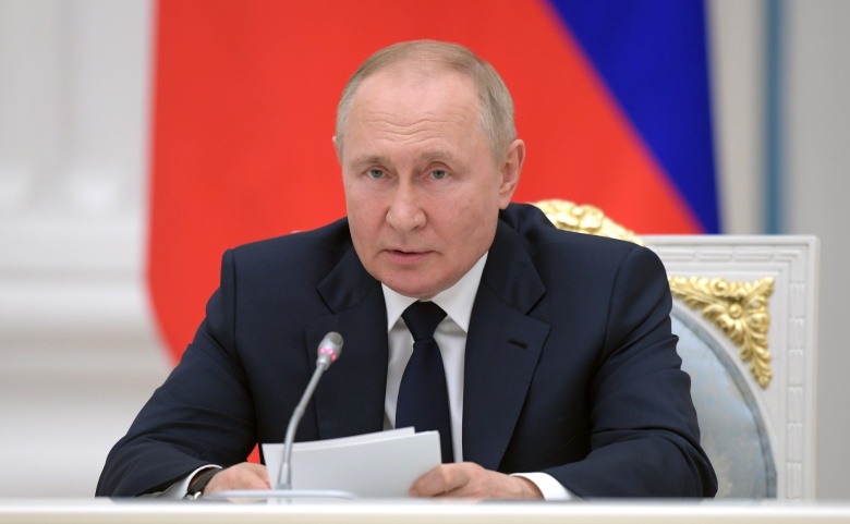 Владимир Путин во время встречи с главами фракций Госдумы