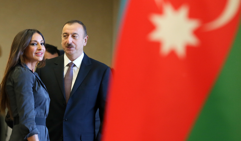 Супруга президента Республики Азербайджан Мехрибан Алиева и президент Азербайджана Ильхам Алиев. Фото: Sergei Ilnitsky / EPA