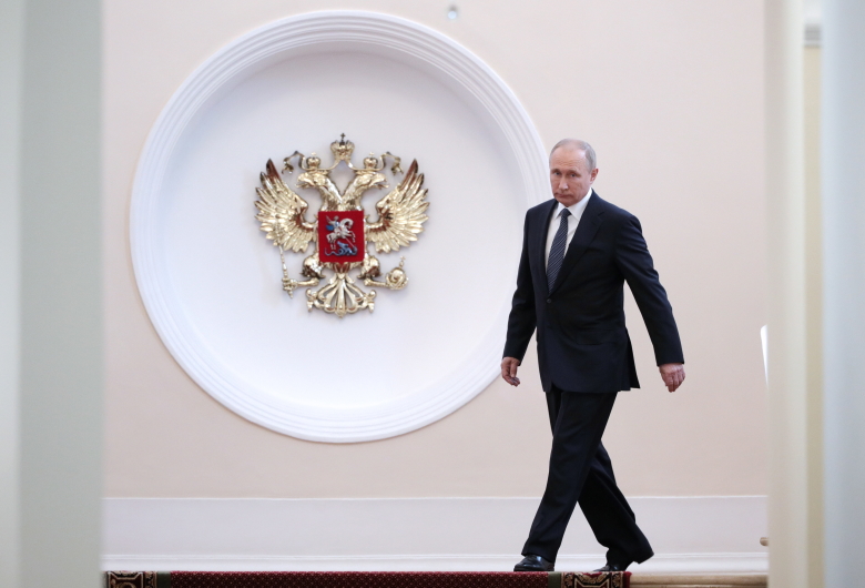 Владимир Путин перед началом церемонии инаугурации в Кремле. Фото: Сергей Бобылев / ТАСС