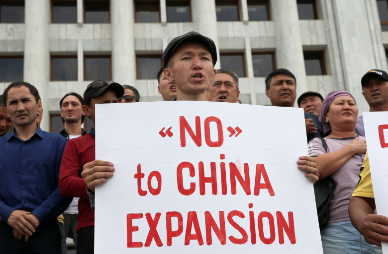 Митинг против усиления влияния Китая, Алматы.  Фото: Pavel Mikheyev / Reuters
