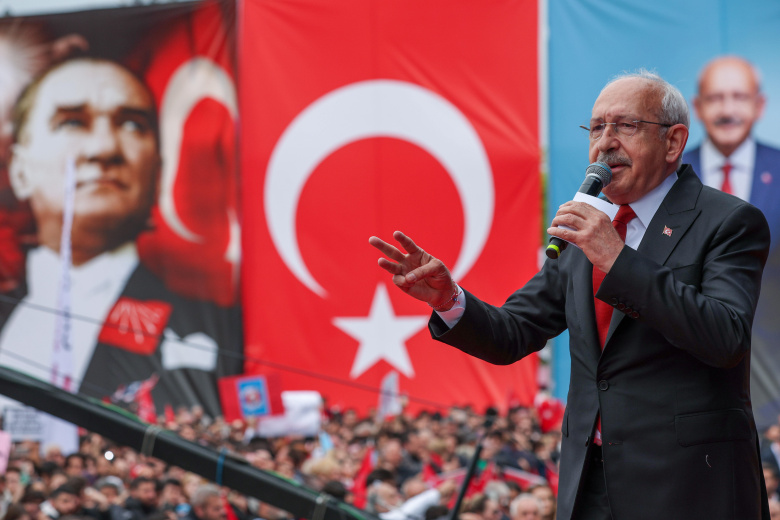 Кемаль Кылычдароглу выступает на предвыборном мероприятии в Самсуне, Турция, 12 мая 2023 года