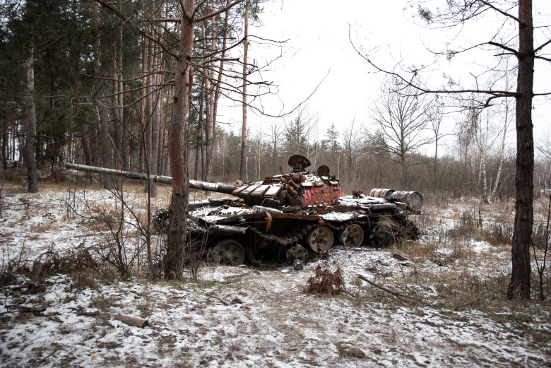 Сгоревший танк в Украине