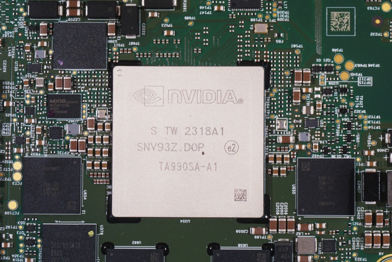 Изображение чипа NVidia для видеокарт в июне 2024 года было воспроизведено на баннерах Всемирного мобильного конгресса в Шанхае