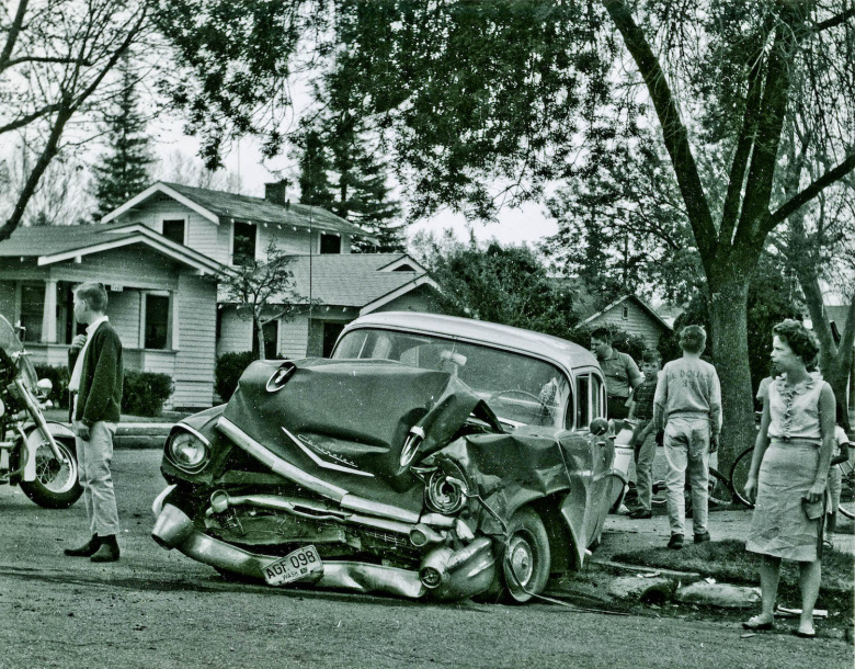 Авария с участием Chevrolet модели 1957 года. Фресно, Калифорния, 1965