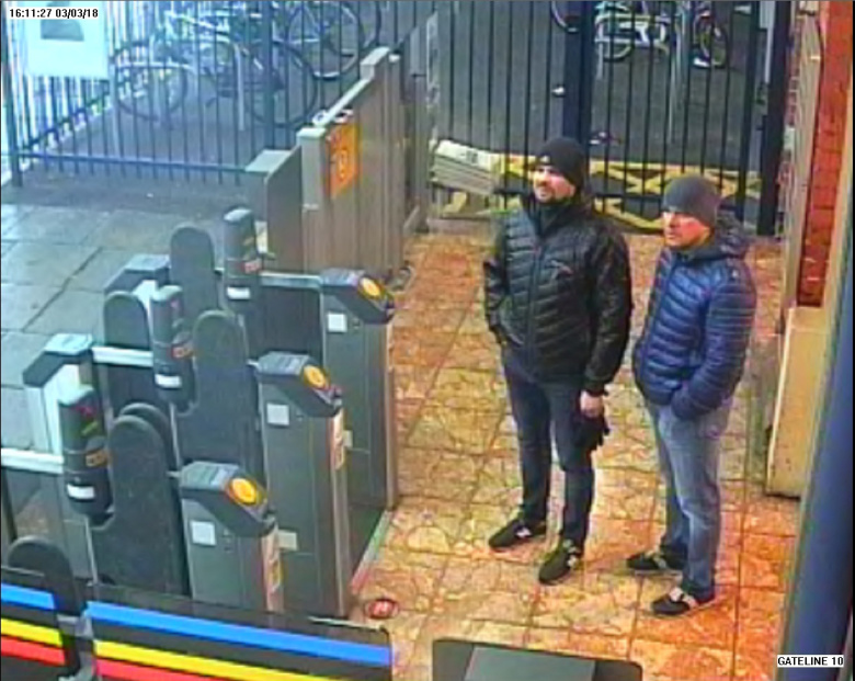 Александр Петров и Руслан Боширов на станции в Солсбери. Фото: Metroplitan Police / Reuters